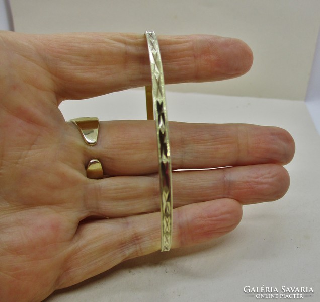 Beautiful old engraved 14kt gold bangle