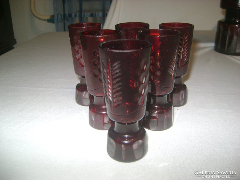 Old crimson peeled, incised glass liquor set - carafe with six glasses