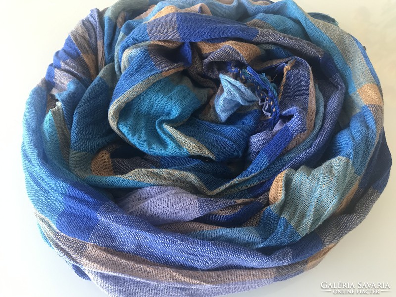 Kék árnyalatú, kockás sàl, 189 x 65 cm