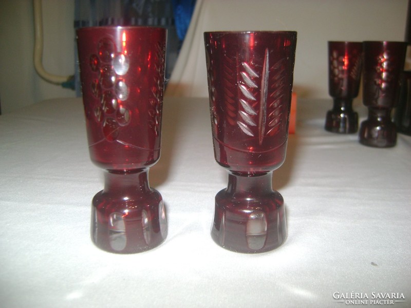 Old crimson peeled, incised glass liquor set - carafe with six glasses