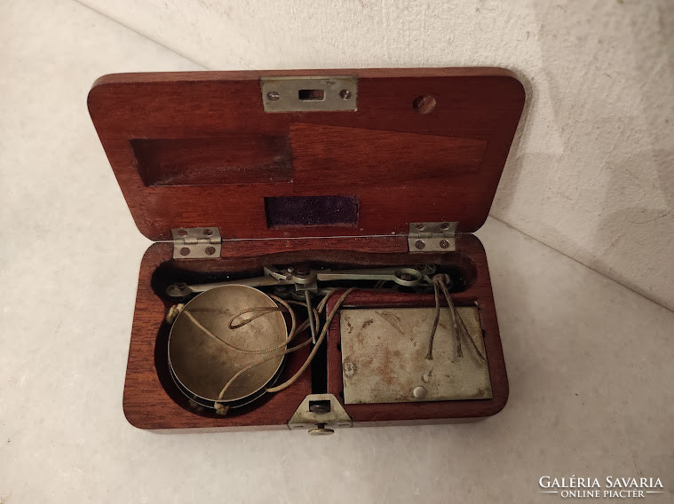 Antique portable small doctor pharmacy scales set in box with pharmacy tool 944 5247