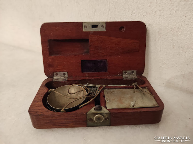 Antik hordozható kis orvos patika mérleg készlet dobozában gyógyszertár eszköz 944 5247