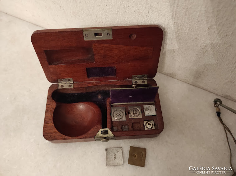 Antik hordozható kis orvos patika mérleg készlet dobozában gyógyszertár eszköz 944 5247