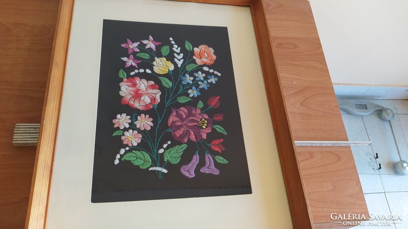 (K) embroidered picture with 41x51 cm frame