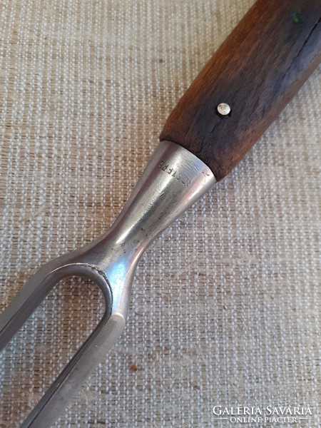 Long fleshy needle with old wooden handle