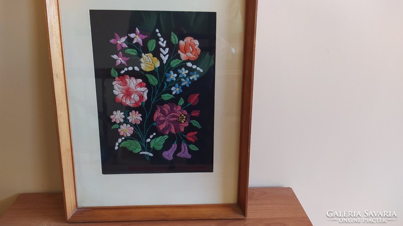 (K) embroidered picture with 41x51 cm frame