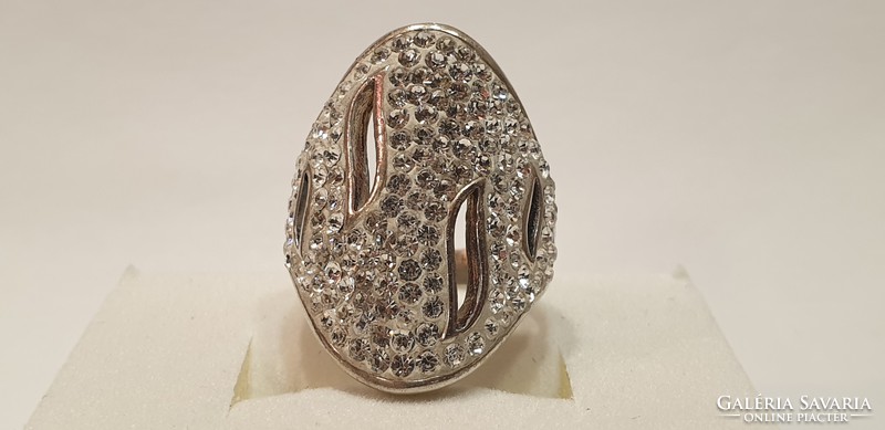 Kövekkel rendkívül gazdagon díszitett, különleges női ezüst gyűrű (925)