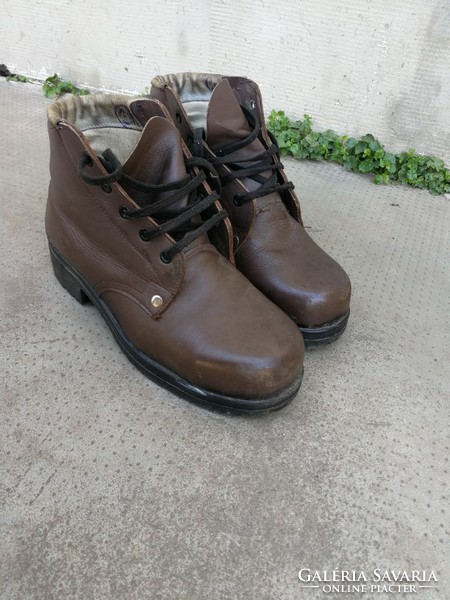 Ipoly shoes, Hungarian leather boots