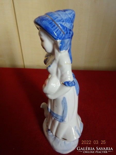 Kézzel festett porcelán figura, galambot etető lány, magassága 19 cm. Vanneki! Jókai.