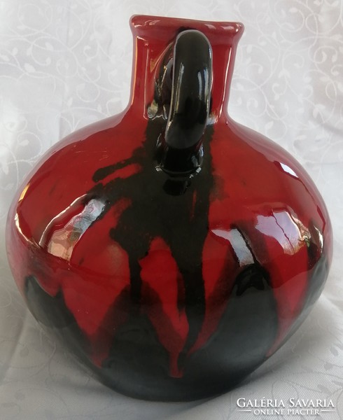 Iparművész Szombath Zsuzsa piros-fekete mázas kerámia váza