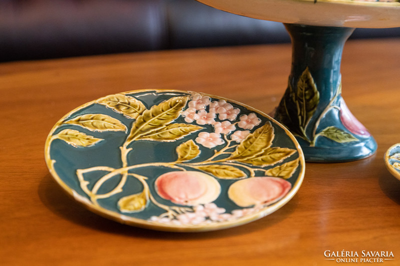 Majolica base table centerpiece, fruit or cake bowl + 2 small plates