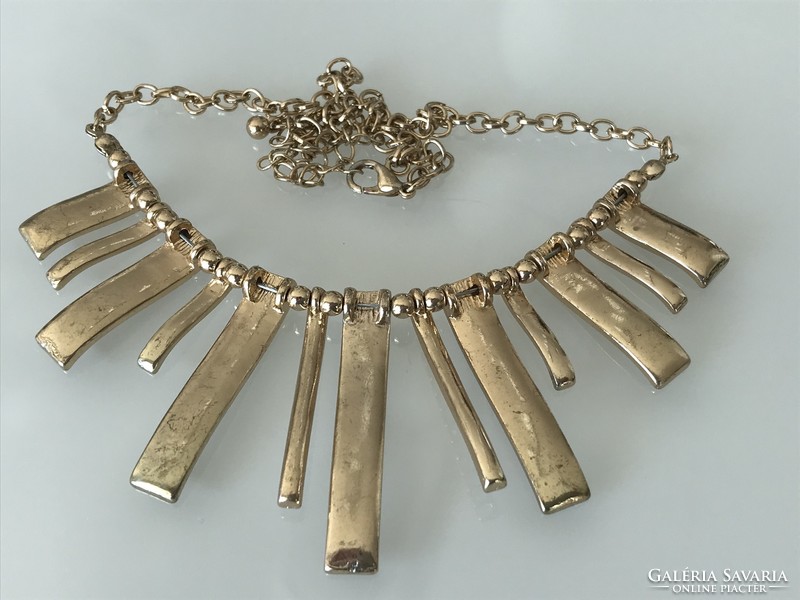 Gold-plated necklace with shining crystals, 47 cm long
