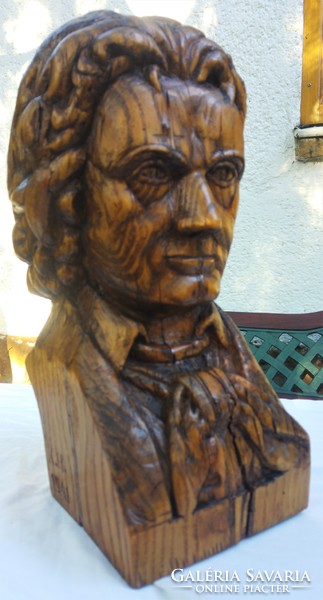 "Beethoven" faragott fa szobor