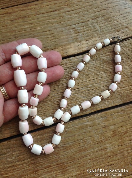Shell necklace with white coral effect