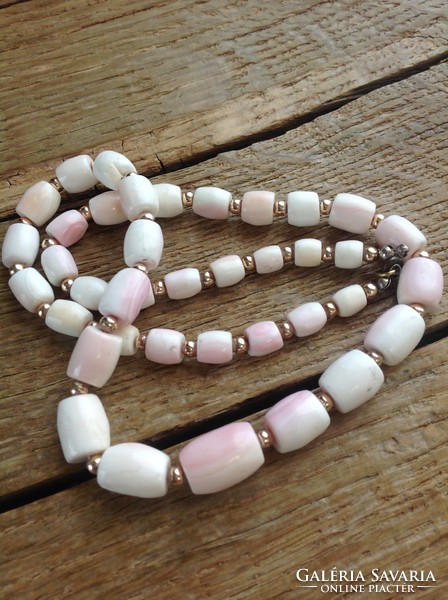 Shell necklace with white coral effect