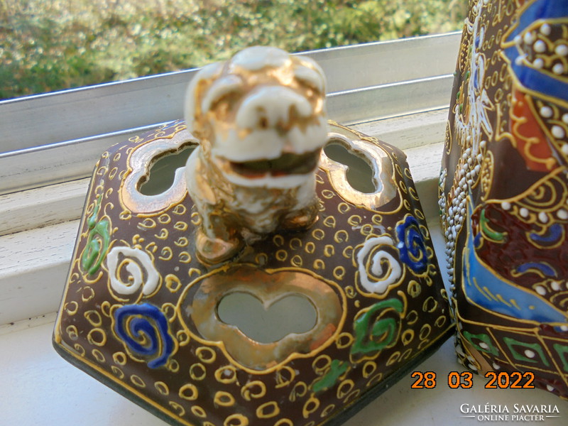 Satsuma moriage jelzett 6 szögletes váza Kannon és Rakan minta sárkánnyal,plasztikus Foo kutyával