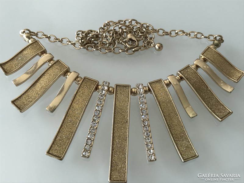 Gold-plated necklace with shining crystals, 47 cm long