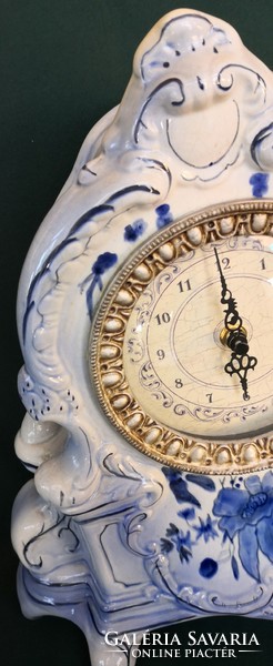 Dt/046 - baroque mantel clock with blue floral decor