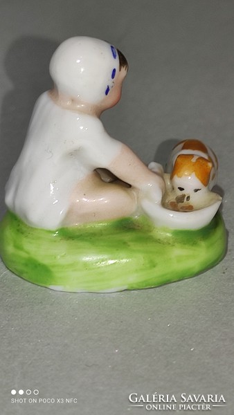 Antique mini dollhouse porcelain extreme rare figure presumably unmarked goebel baby girl with kitten
