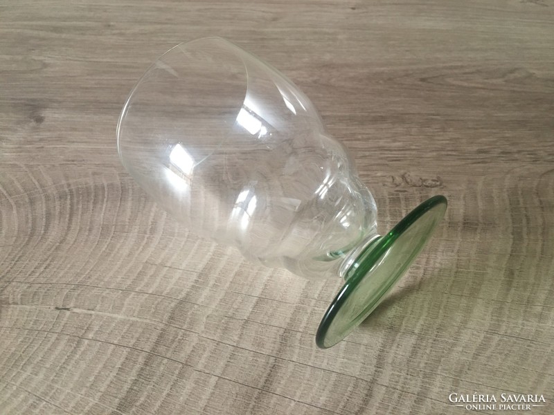Zöld talpú üvegpohár, akár vázának is