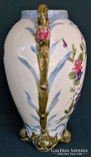 Dt/045 - beautiful 2-handled majolica vase with floral decor