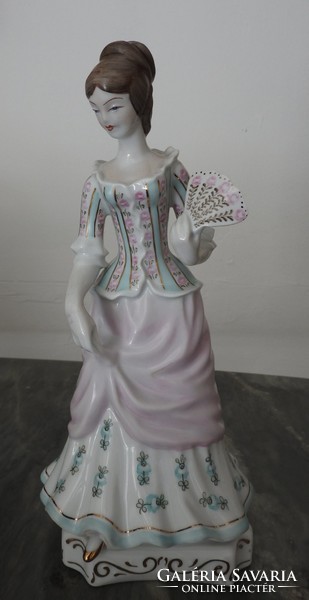 Barokk nő legyezővel - hollóházi porcelán szobor