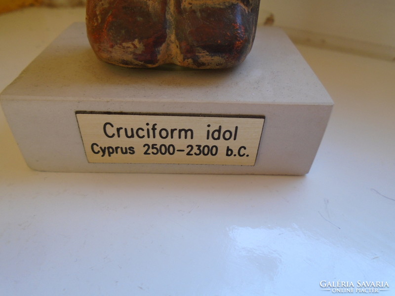 Cruciform idol/Pómoszi bálvány