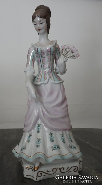 Barokk nő legyezővel - hollóházi porcelán szobor