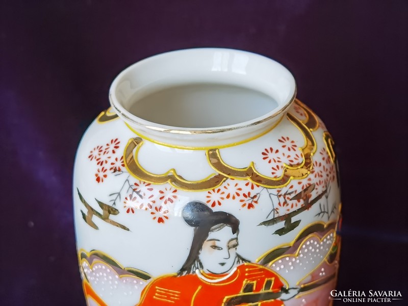 I got it down !!! Antique Japanese hand painted satsuma pocelane vase