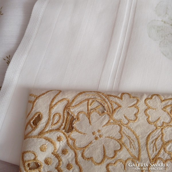 Light beige tablecloth with golden butterfly embroidery, 70 x 75 cm