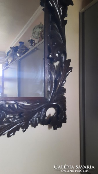 Florentine framed mirror, large size. He has!