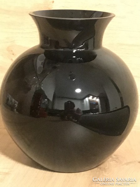 Black glass vase, classic shape, 16.5 cm high