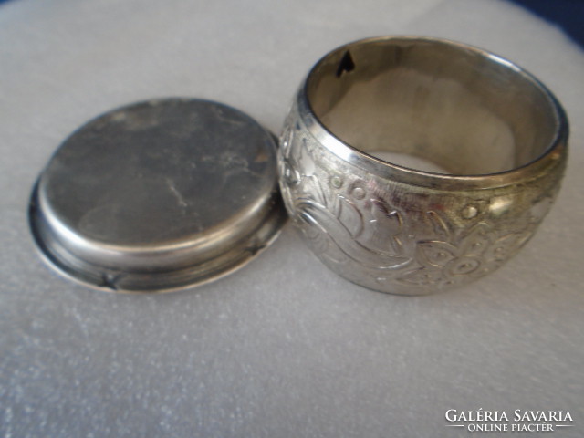 Kézzel készült Empire ezüstözött szalvéta gyűrű duplafalu kis tálcájával , masszív  42 gramm