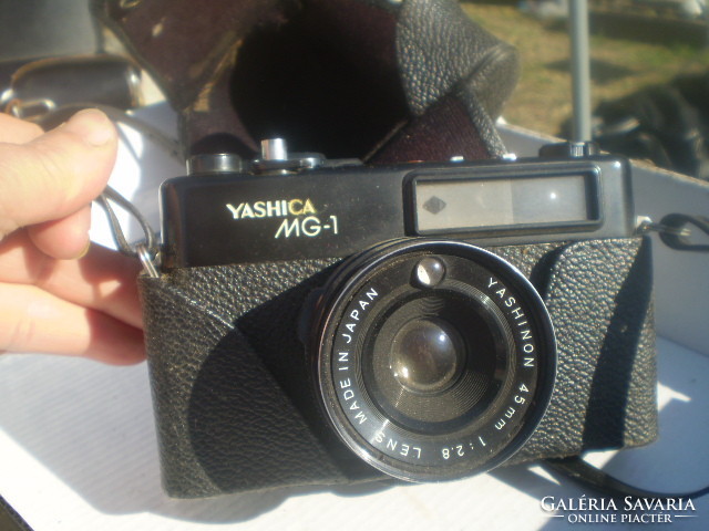 Yashica mg-1 film camera in original leather case