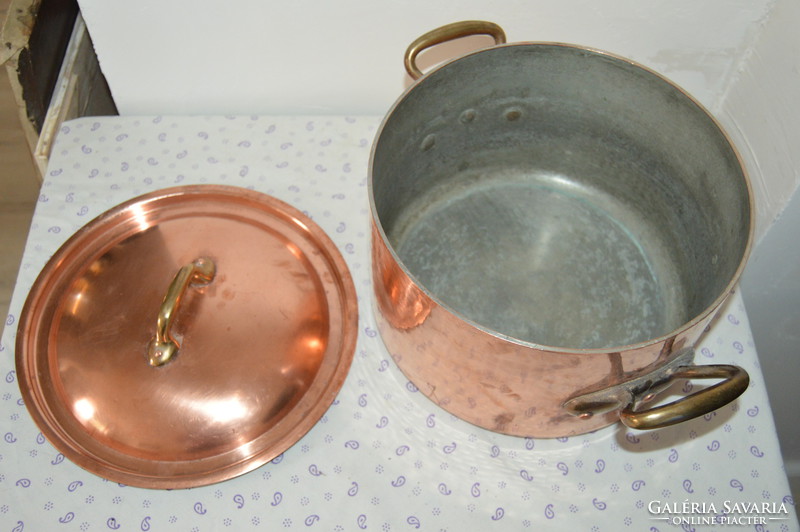 Large antique French pot with Belgian copper pot and copper pot