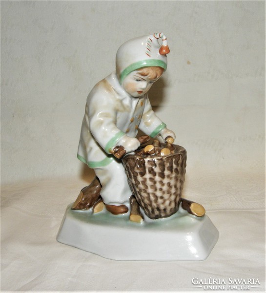 Porcelain figurine from Zsolnay