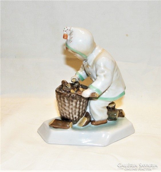 Porcelain figurine from Zsolnay