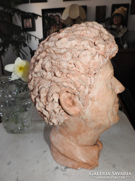 Hargitay Ottó szobrászművész fejszobor - jelzett