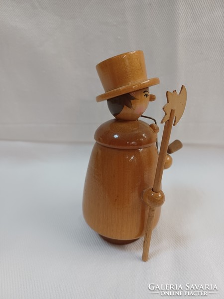 Pipe wooden figure
