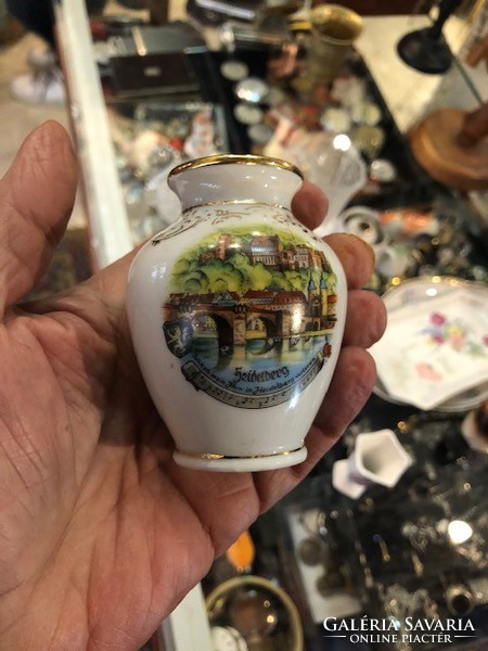 Német porcelán alkotás, 8 cm-es nagyságú, hibátlan darab.Bavaria váza