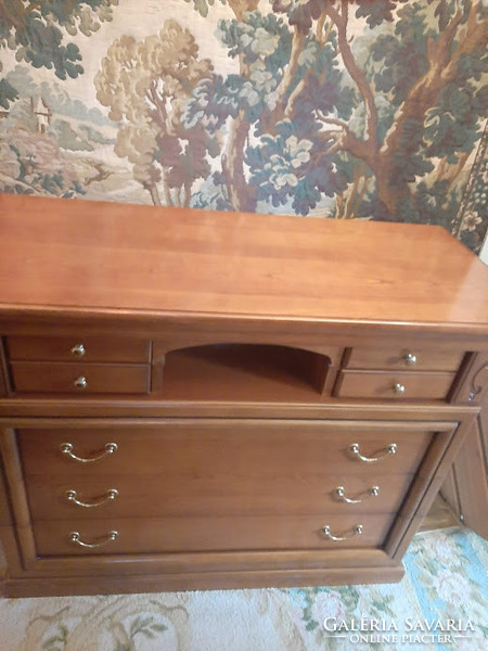 Beautiful stil chest of drawers