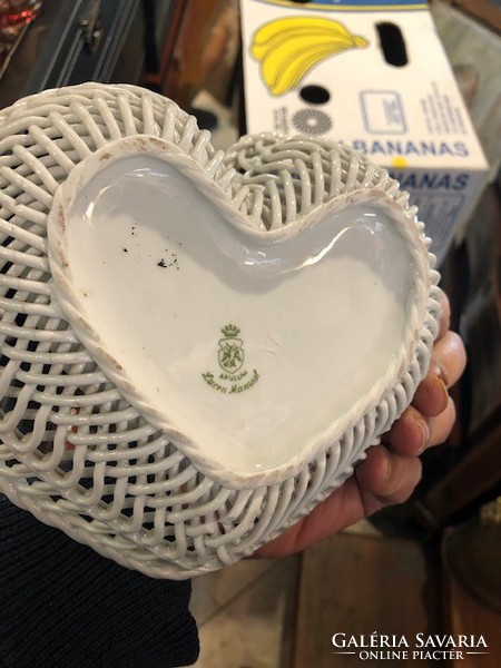 Porcelain heart-shaped bowl, pierced, 15 cm piece.