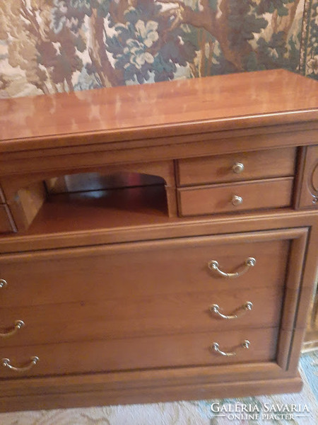 Beautiful stil chest of drawers