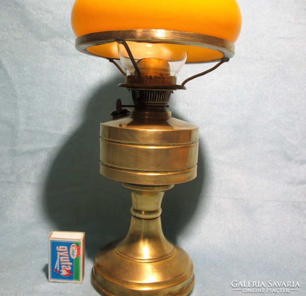 Lamp factory operating kerosene lamp