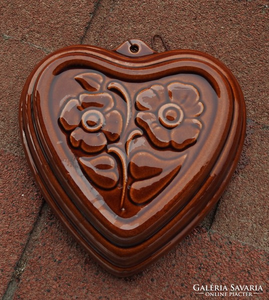 Heart shaped folk ceramic baking tin
