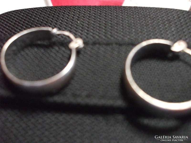 Silver hoop earrings 2 cm in diameter