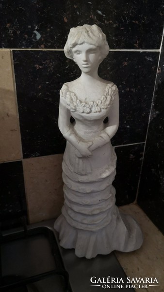 Biscuit female statue