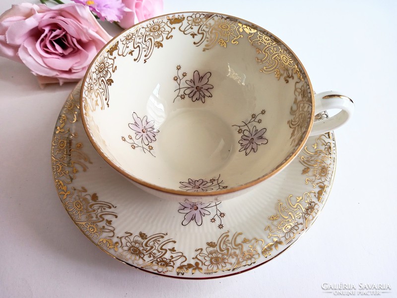 Aranyozott virágos teás csésze és csészealj