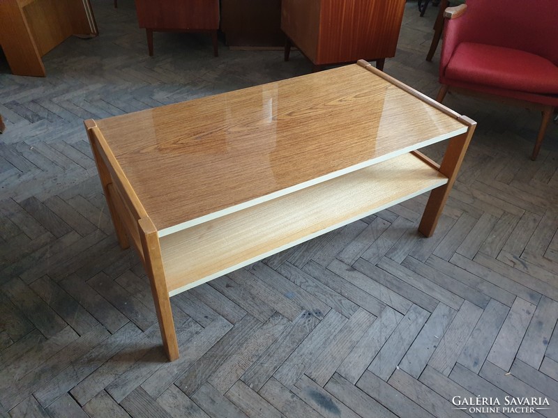 Régi retro magasfényű polcos asztal mid century 106 cm