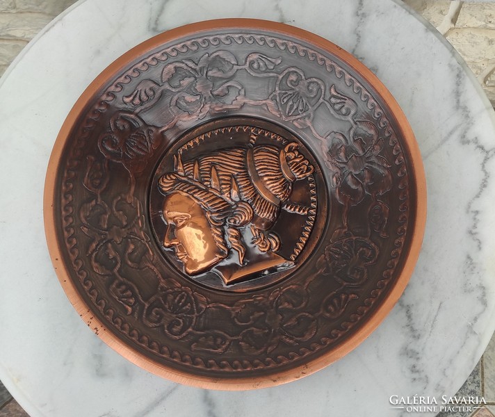 Beautiful ornate red brass wall dish wall bowl but also serving as a centerpiece! 38 Cm !!